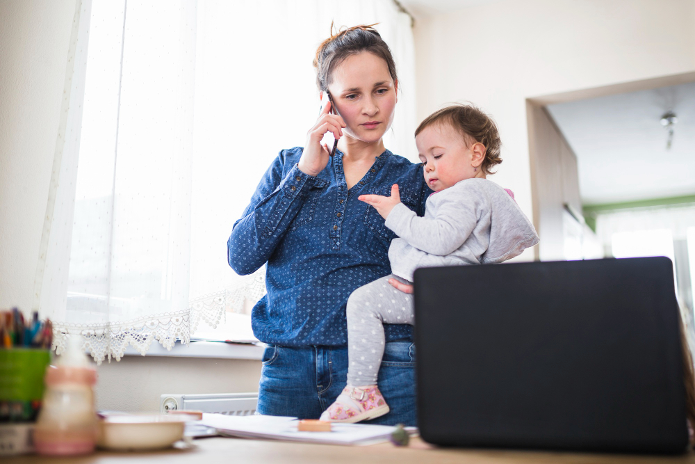 Política y Maternidad: Navegando por los desafíos de ser madre en el ámbito político