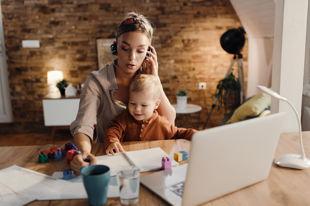 Política y Maternidad: Navegando por los desafíos de ser madre en el ámbito político