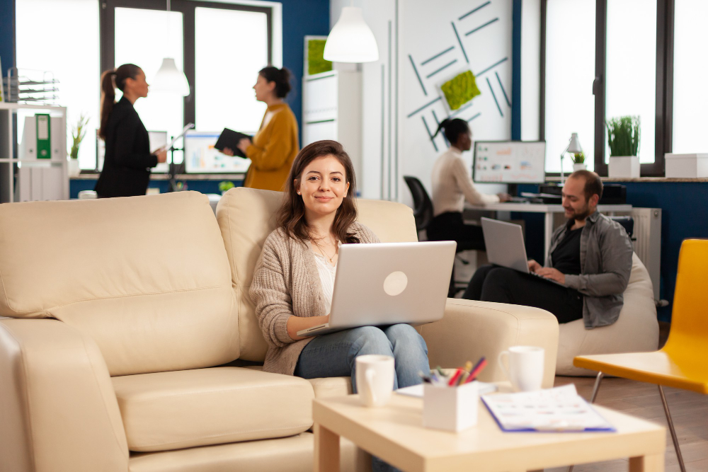 Desarrollo de habilidades digitales y tecnológicas para mujeres en el Parlamento