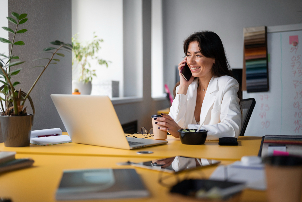 Desarrollo de habilidades digitales y tecnológicas para mujeres en el Parlamento