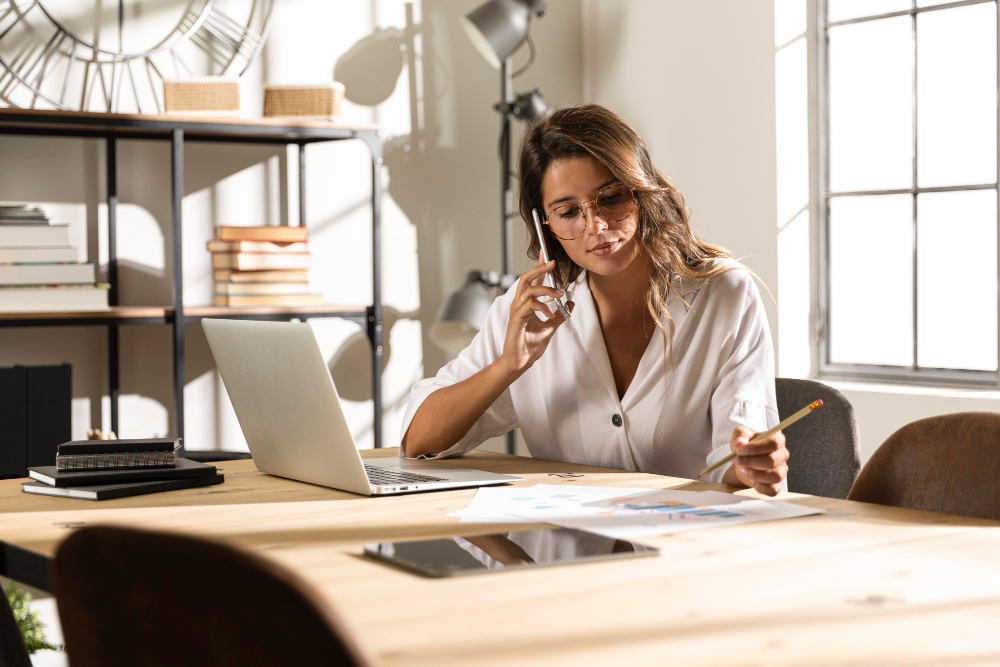 Desarrollo de habilidades digitales y tecnológicas para mujeres en el Parlamento